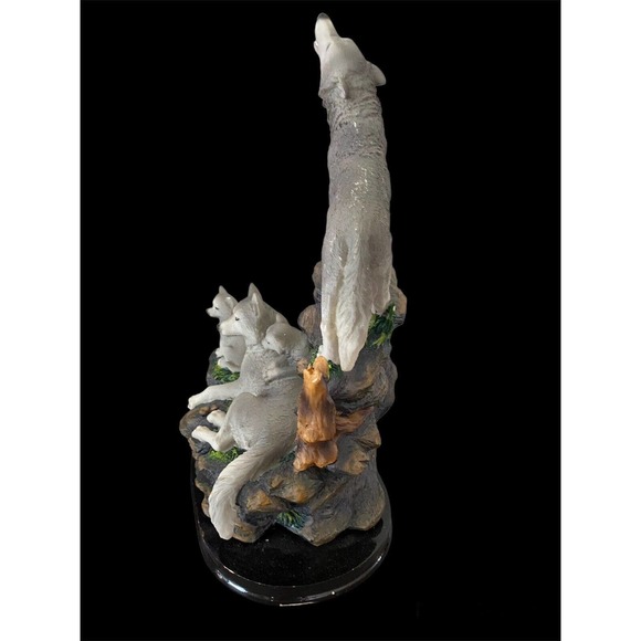 DWK World Of Wonders Wolf Pack & Cubs Figurine Statue On Wooden Base. - Picture 4 of 5
